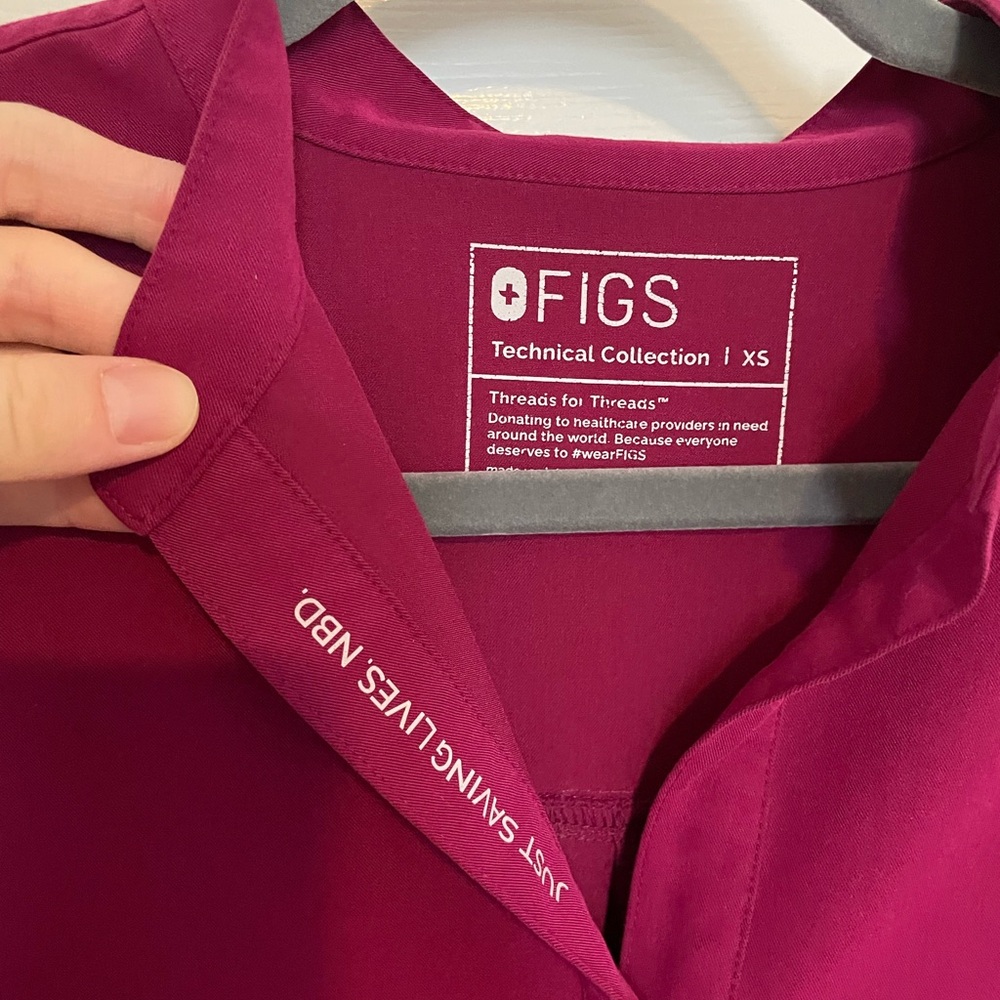 FIGS Rafaela Oversized Scrub Top - Picture 3 of 6